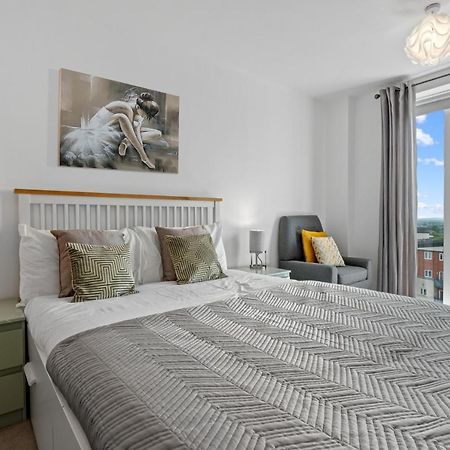 Penthouse Flat In Slough Centerアパートメント エクステリア 写真