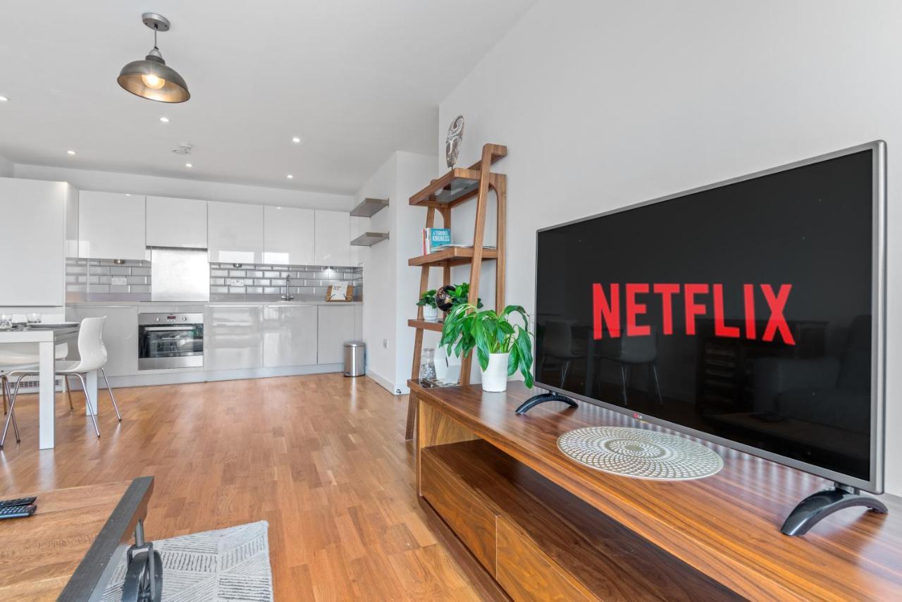 Penthouse Flat In Slough Centerアパートメント エクステリア 写真
